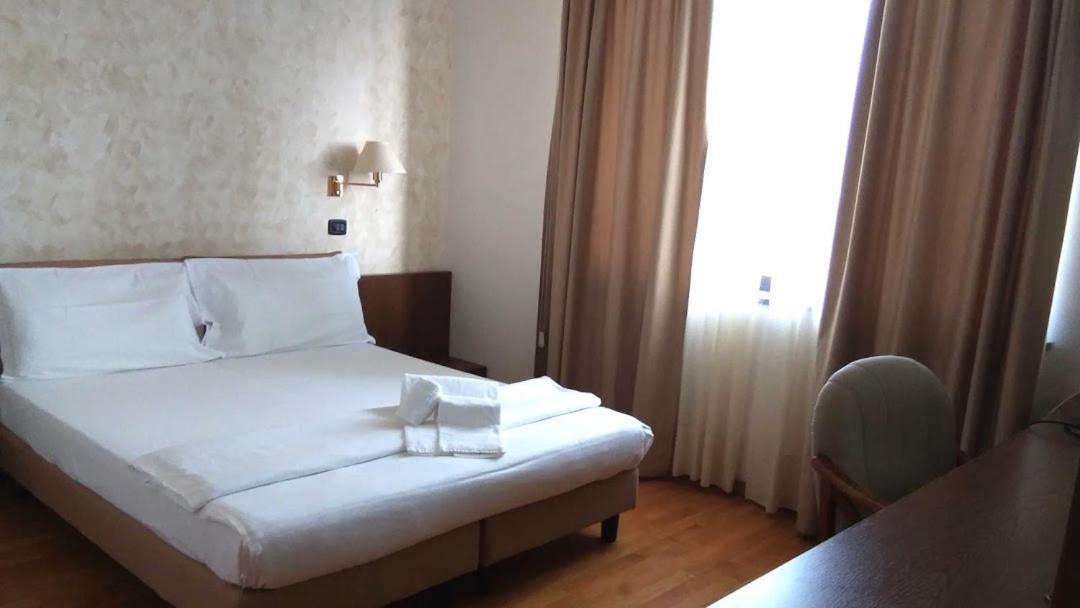 Hotel Cavalieri Pinerolo Exteriér fotografie